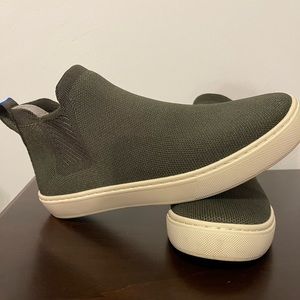 Rothy’s Chelsea Boot Sneaker in Moss Green Excellent Used Condition Size 7.5